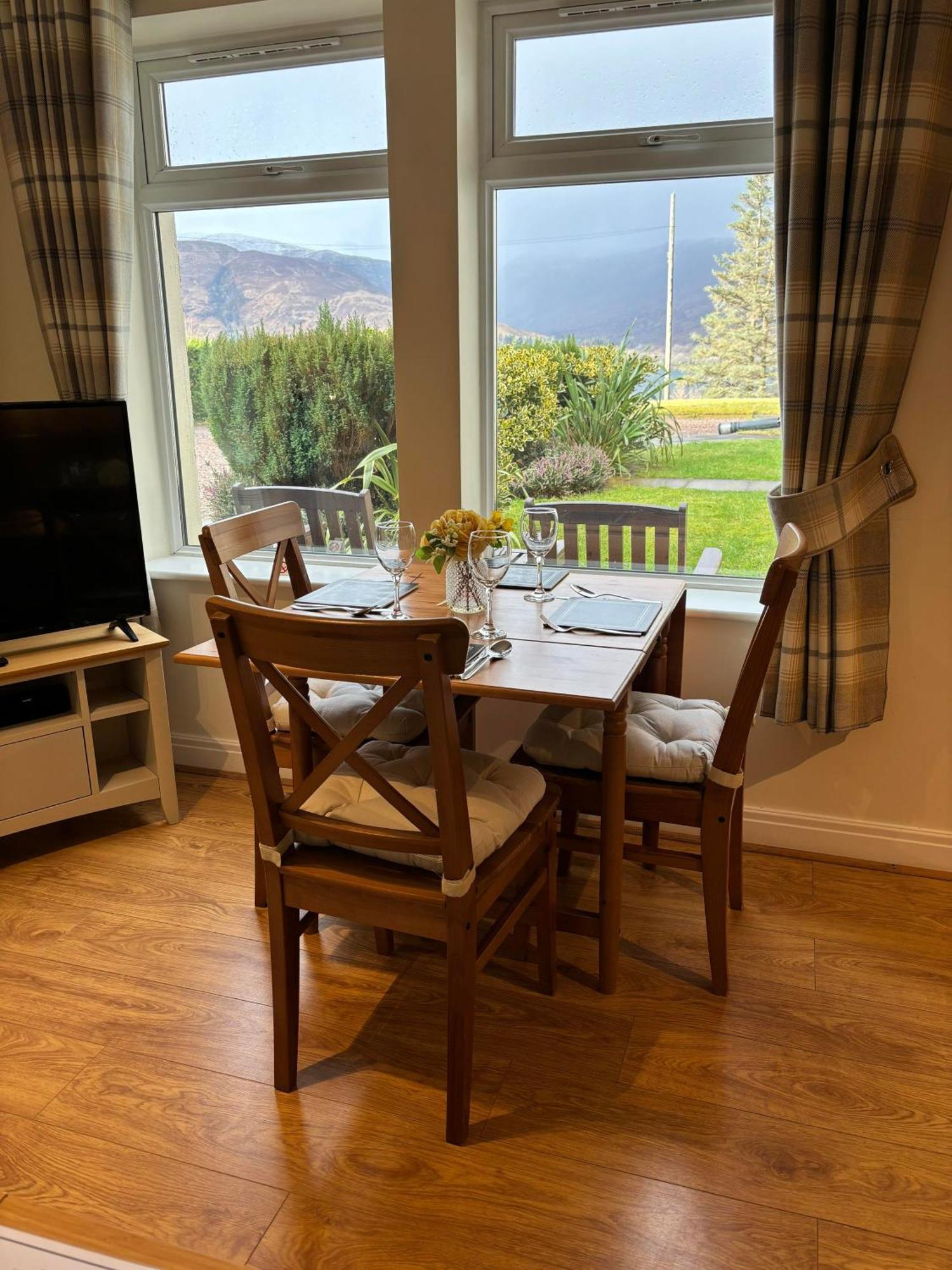 Conaglen, Glenloch View, Fort William 2-Bedroom Loch Side Flat Exterior photo